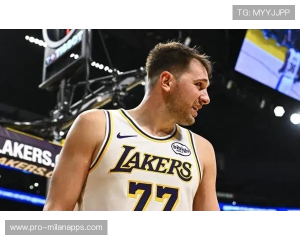 东契奇再创新高，单场砍下35分12篮板10助攻，成就三双传奇