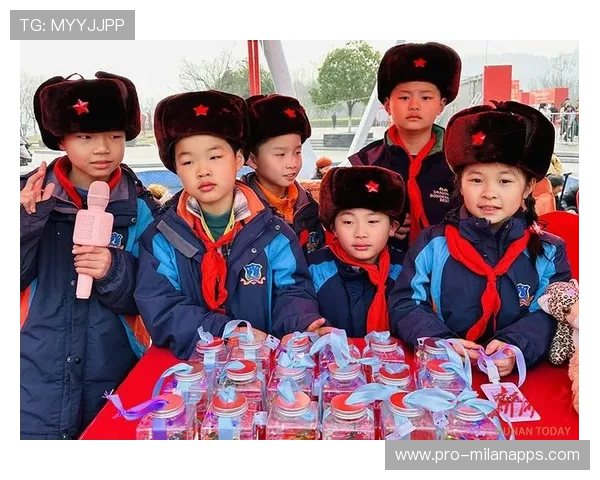 球员在赛场外慈善义卖筹得善款回馈社会 球员在赛场外慈善义卖筹得善款回馈社会